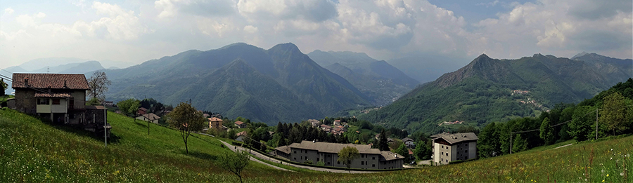 Vista panoramica su Somendenna e verso S. Pellegrino e la Val Serina